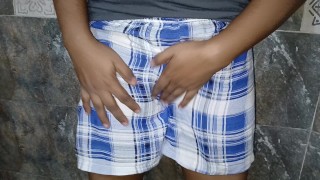 Bathroom එකේ ඉදන් ආතල් දෙද්දි චූත් ගියා පැටියො Bathroom sex and enjoy with pee awesome Lesbian joy