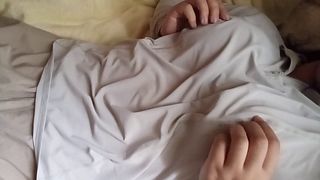 久しぶりの乳首オナニーで腰ビクビクさせながらイク♥️